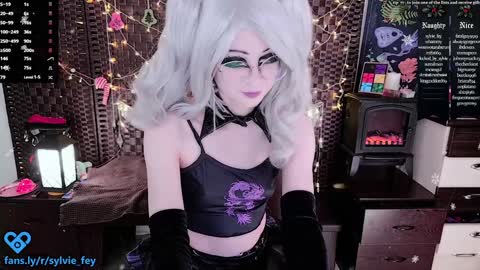 Snapshot of sylvie_fey chatting on December 30, 12:43 am Sylvie online show from December 30, 12:43 am
