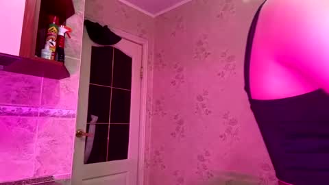 Mia online show from March 23, 5:52 pm