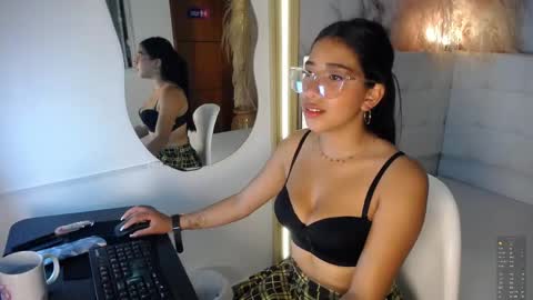 taliasweett online show from May 7, 7:50 pm