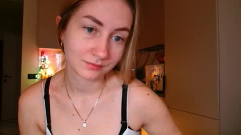  Kira  online show from February 17, 6:35 am