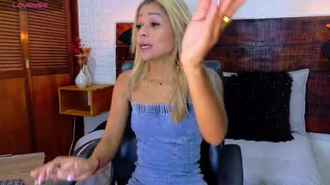 Snapshot of tamara_sanz1 chatting on September 28, 6:57 pm online show from September 28, 6:57 pm
