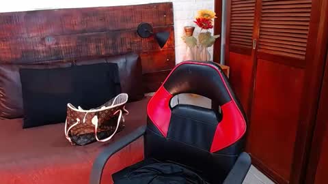 Snapshot of tamara_sanz1 chatting on December 31, 5:29 pm online show from December 31, 5:29 pm