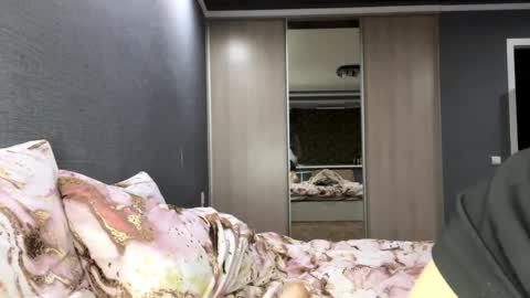 Adriana online show from April 6, 8:10 pm