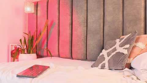 Tania Dias online show from April 8, 8:55 pm