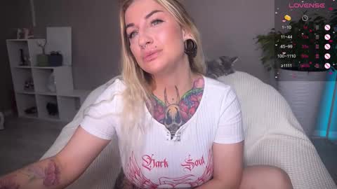 Snapshot of tanya_acid chatting on September 25, 4:00 am Tanya acid online show from September 25, 4:00 am
