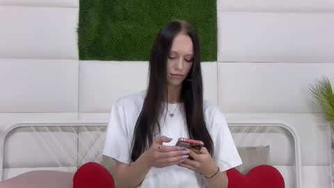 Snapshot of taraharriss chatting on October 19, 8:27 am taraharriss online show from October 19, 8:27 am
