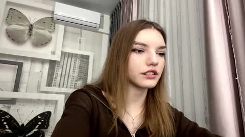 Mia online show from March 7, 10:44 am