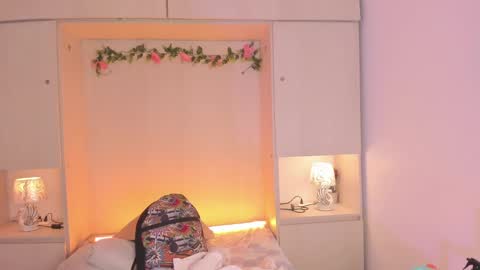 Snapshot of tarawiilson_ chatting on October 3, 4:39 am T A R A online show from October 3, 4:39 am