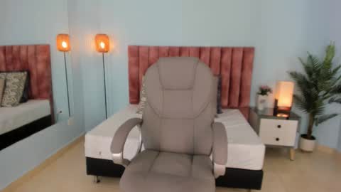 Tati Saldarriaga online show from February 5, 2:20 pm