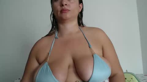 Snapshot of tatiana_monteros chatting on January 14, 2:43 pm tatiana_monteros online show from January 14, 2:43 pm