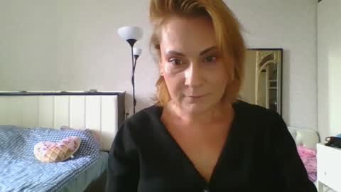 Snapshot of tatiana_xi chatting on September 22, 10:03 am tatiana_xi online show from September 22, 10:03 am