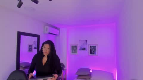 Snapshot of tatii_moon chatting on January 3, 4:00 am Tati online show from January 3, 4:00 am
