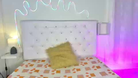 tatix online show from September 22, 1:42 pm