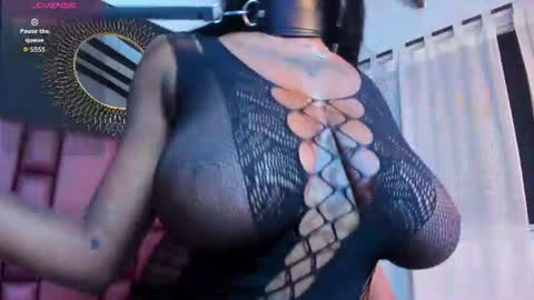 tattibell1 online show from July 14, 9:52 pm