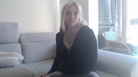 tattoobbgirl online show from November 17, 2:29 pm