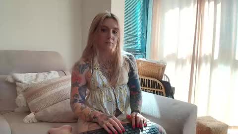 tattoobbgirl online show from April 28, 3:27 pm