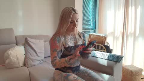 tattoobbgirl online show from April 24, 2:53 pm
