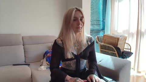 tattoobbgirl online show from April 17, 3:36 pm