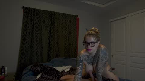 Snapshot of tattooedmami33 chatting on September 30, 10:14 pm tattooedmami33 online show from September 30, 10:14 pm