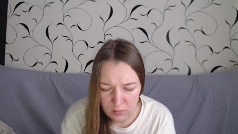 Snapshot of taxxxu chatting on October 31, 7:23 am Diana online show from October 31, 7:23 am