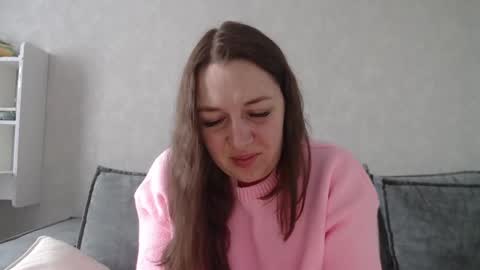 Snapshot of taxxxu chatting on February 22, 7:45 am Diana online show from February 22, 7:45 am