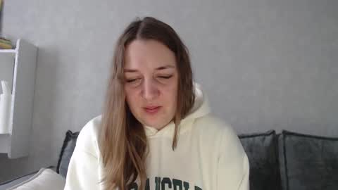 Snapshot of taxxxu chatting on December 10, 7:37 am Diana online show from December 10, 7:37 am