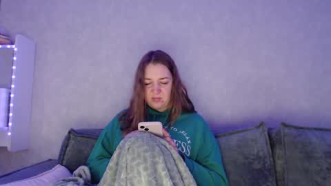 Snapshot of taxxxu chatting on December 3, 7:19 am Diana online show from December 3, 7:19 am