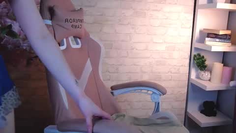 Taya online show from February 9, 2:07 pm