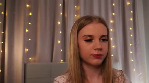 Taya online show from May 15, 5:26 pm