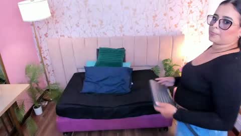 Taylor Bennet online show from April 22, 11:51 am