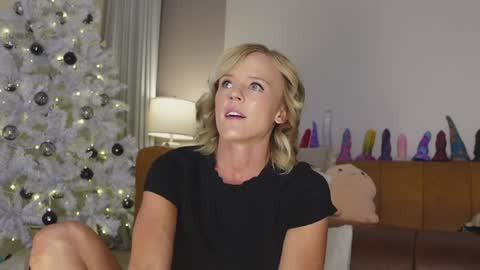 Taylor --  online show from November 30, 11:25 am