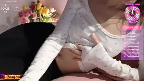 Em online show from February 24, 6:26 pm