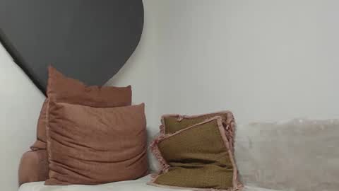 ALICIA--- online show from November 12, 5:49 am