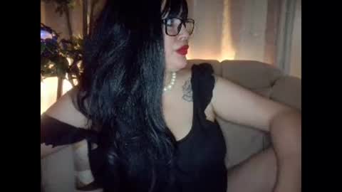 talia i m  french girl online show from May 19, 6:04 pm