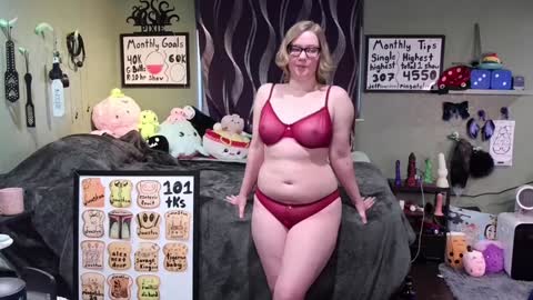 Snapshot of ten_tickle_pixie chatting on January 15, 10:13 pm Pixie Pix or Pickle online show from January 15, 10:13 pm