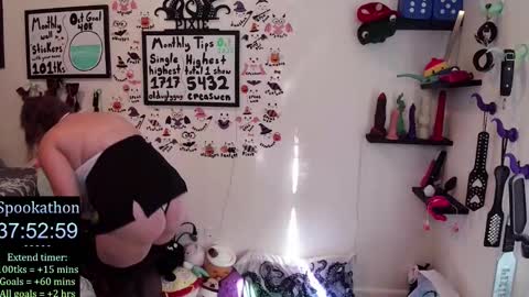 Snapshot of ten_tickle_pixie chatting on October 13, 10:12 pm Pixie Pix or Pickle online show from October 13, 10:12 pm