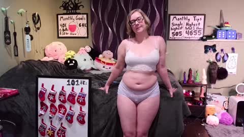 Snapshot of ten_tickle_pixie chatting on December 30, 11:17 pm Pixie Pix or Pickle online show from December 30, 11:17 pm