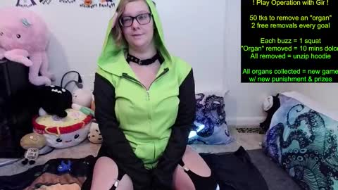 Snapshot of ten_tickle_pixie chatting on October 15, 10:12 pm Pixie Pix or Pickle online show from October 15, 10:12 pm