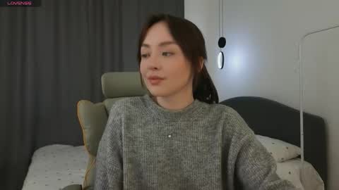 Mia online show from April 25, 1:41 pm