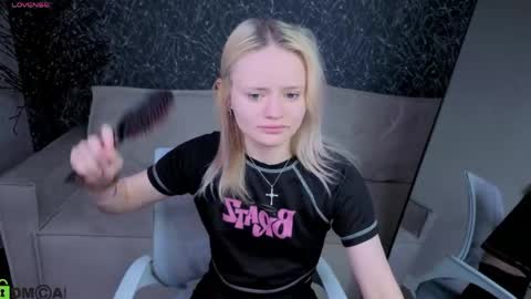 Tessa online show from April 25, 1:52 am