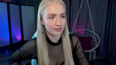 TessaHamilton online show from December 4, 7:54 am