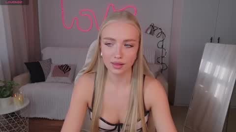 TessaHamilton online show from February 22, 8:59 am