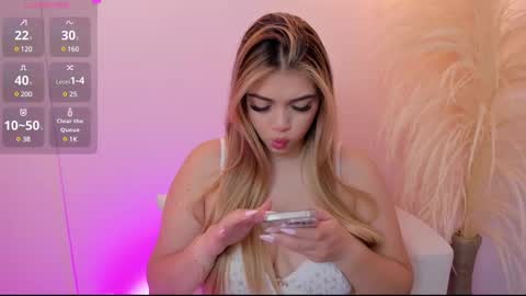 Snapshot of thaliafox_ chatting on March 4, 7:08 am  Thalia online show from March 4, 7:08 am