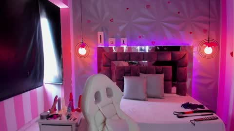 Snapshot of the_cat_girl_ chatting on February 6, 6:46 pm i am Cat online show from February 6, 6:46 pm