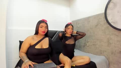 Snapshot of the_dollhouse01 chatting on October 1, 12:10 pm Sofa Guadalupe online show from October 1, 12:10 pm