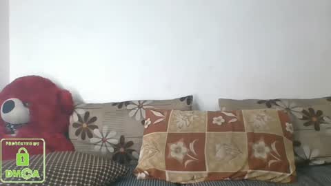 Snapshot of the_right_girl chatting on February 8, 2:16 pm Suzan Sexy online show from February 8, 2:16 pm