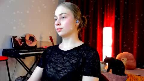 Ally    STREAMING ON TWITCH NOW Check my Twitter for updates online show from December 4, 2:52 pm