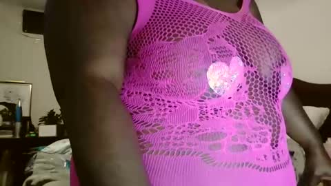 TheeTashelly online show from December 22, 8:06 am