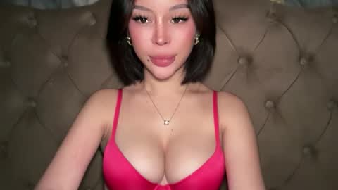 Elle  dont forget to folloW me and thumbs up online show from April 23, 4:53 am