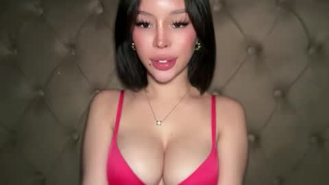 Elle  dont forget to folloW me and thumbs up online show from April 23, 12:29 pm